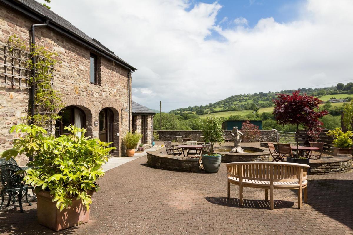 Neuadd B&B Suites Crickhowell Exterior photo